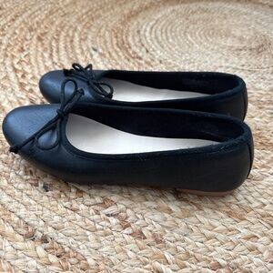 LOFT Black Leather Ballet Flats with Bow. 5.5